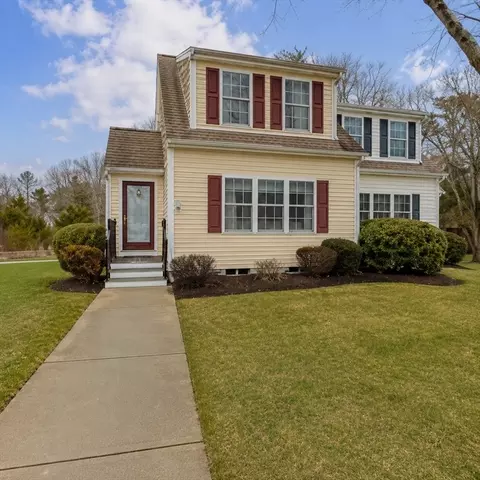 32 Carleton St #32, Buzzards Bay, MA 02532