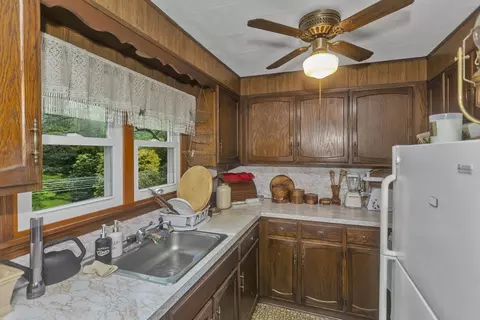 123 Holyoke St, Easthampton, MA 01027 photo 9