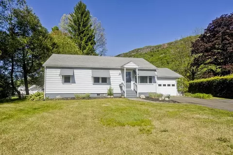 123 Holyoke St, Easthampton, MA 01027 photo 2