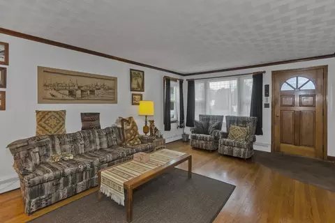 123 Holyoke St, Easthampton, MA 01027 photo 4