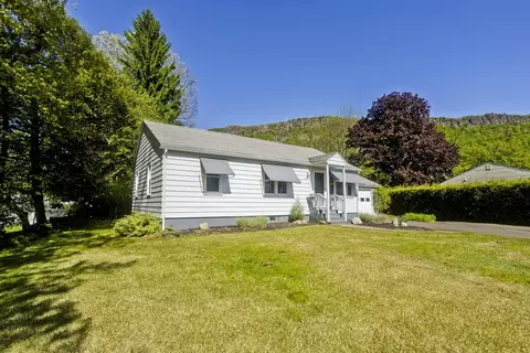 123 Holyoke St, Easthampton, MA 01027