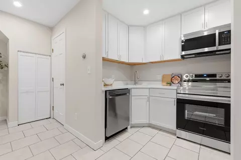 Kitchen - 274 Main St #4, Gloucester, MA 01930 photo 1 of 3