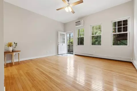 Living - 274 Main St #4, Gloucester, MA 01930 photo 2 of 6