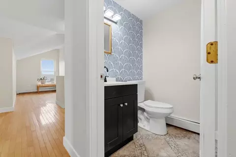 Entry Way - 274 Main St #4, Gloucester, MA 01930 photo 4 of 5