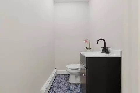Bath - 274 Main St #4, Gloucester, MA 01930 photo 1 of 2