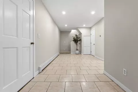 Entry Way - 274 Main St #4, Gloucester, MA 01930 photo 1 of 5