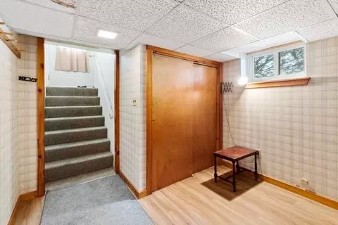Entry Way - 17 Ames St, Beverly, MA 01915 photo 4 of 4