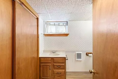 Bath - 17 Ames St, Beverly, MA 01915 photo 2 of 2