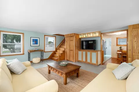 Living - 8 Blake Ct, Gloucester, MA 01930 photo 3 of 3