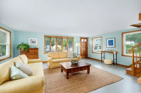 Living - 8 Blake Ct, Gloucester, MA 01930 photo 2 of 3