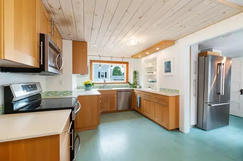 Kitchen - 8 Blake Ct, Gloucester, MA 01930 photo 2 of 2