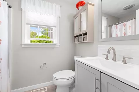 Bath - 10 Riverview Way #A, Gloucester, MA 01930 photo 1 of 3