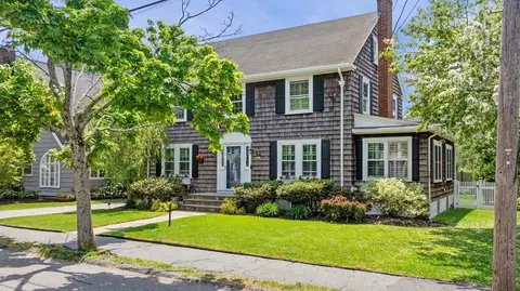 18 Pickwick Rd, Marblehead, MA 01945