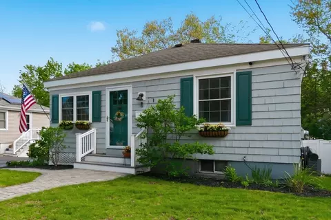 Exterior - 8 Holding St, Beverly, MA 01915 photo 4 of 5
