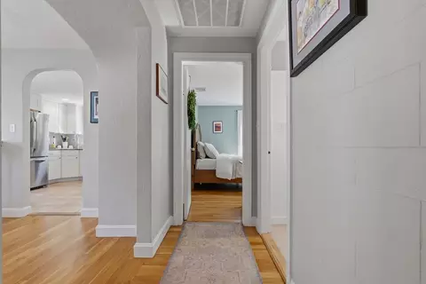 Entry Way - 8 Holding St, Beverly, MA 01915 photo 2 of 5