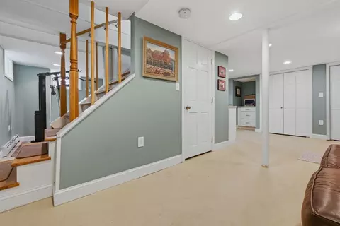 Entry Way - 8 Holding St, Beverly, MA 01915 photo 4 of 5