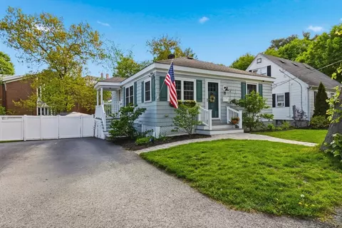 Exterior - 8 Holding St, Beverly, MA 01915 photo 2 of 5
