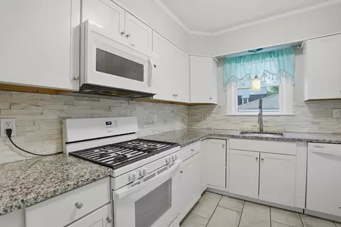 8 Carver St, Worcester, MA 01604 photo 12