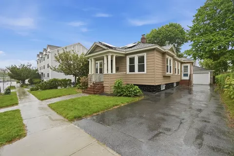 8 Carver St, Worcester, MA 01604 photo 2