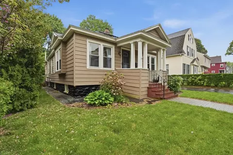 8 Carver St, Worcester, MA 01604 photo 3