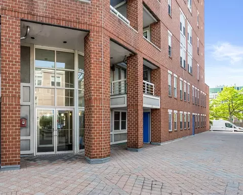 20 Chestnut St #406, Cambridge, MA 02139