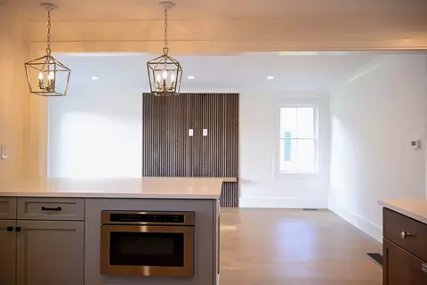 Living - 10 Ashwood St, Worcester, MA 01604 photo 1 of 4