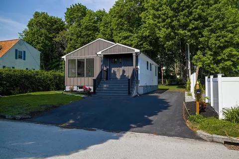 Exterior - 10 Ashwood St, Worcester, MA 01604 photo 3 of 4