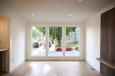 Living - 10 Ashwood St, Worcester, MA 01604 photo 2 of 4