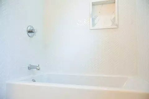 Bath - 10 Ashwood St, Worcester, MA 01604 photo 6 of 6