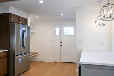 Entry Way - 10 Ashwood St, Worcester, MA 01604 photo 1 of 2