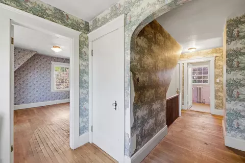 Entry Way - 9 Cedar St, Marblehead, MA 01945 photo 4 of 5