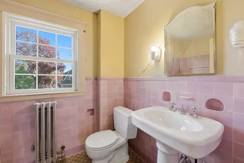 Bath - 9 Cedar St, Marblehead, MA 01945 photo 1 of 2
