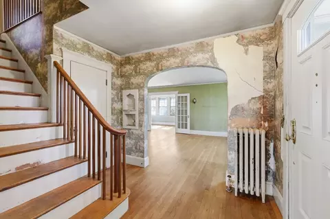 Entry Way - 9 Cedar St, Marblehead, MA 01945 photo 2 of 5