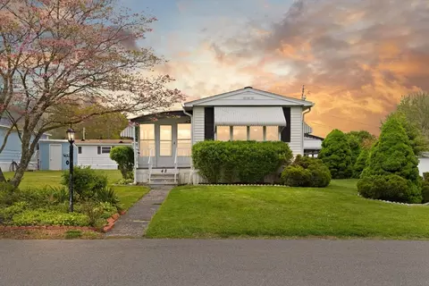 48 Easy St, Raynham, MA 02767