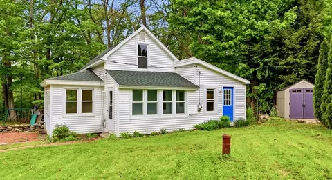 6 County Rd, Huntington, MA 01050