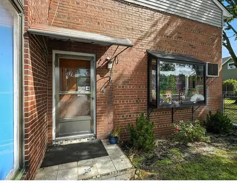 Exterior - 222-224 Main St, Springfield, MA 01151 photo 1 of 8