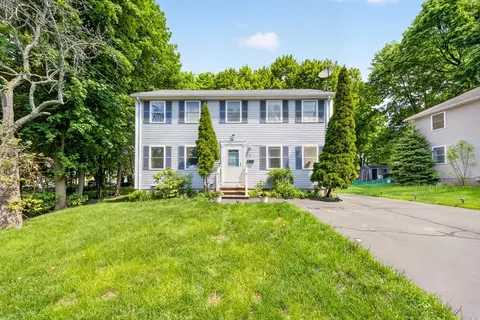 8 Sparrow Ln, Peabody, MA 01960