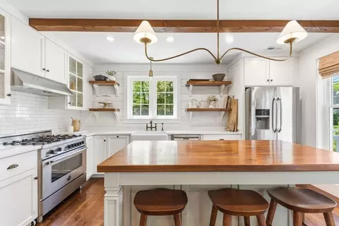 40 Kinsley Ln, Mendon, MA 01756