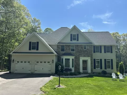 8 Iroquois Ln, Wilbraham, MA 01095