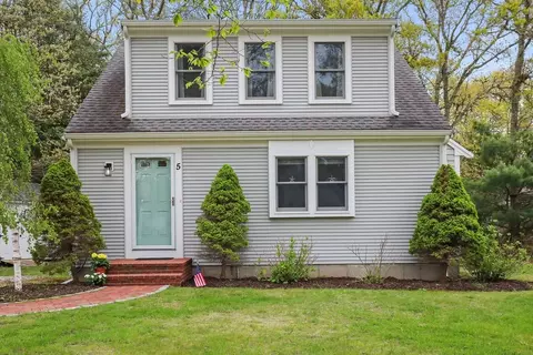 5 Deerfield Rd, Mashpee, MA 02649
