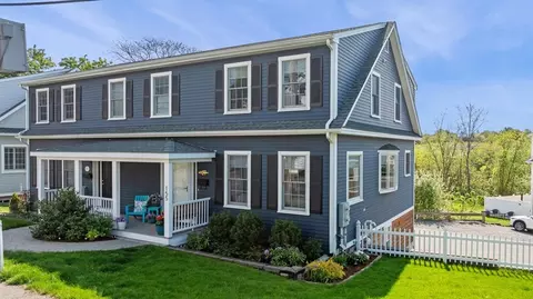 155 Green St #4, Marblehead, MA 01945