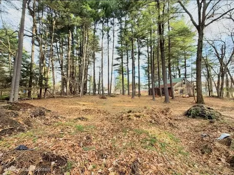 284 Maple St, East Longmeadow, MA 01028