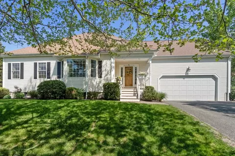 37 Rockville Mdws #37, Millis, MA 02054