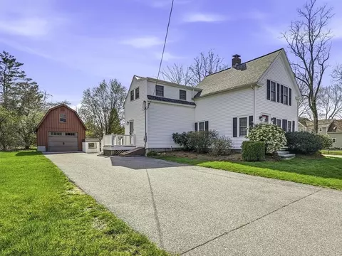 44 Pleasant St, Hopkinton, MA 01748