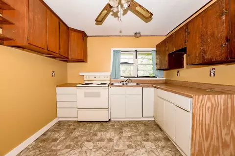 Kitchen - 6 Gilbert Way, Wareham, MA 02571 photo 2 of 3