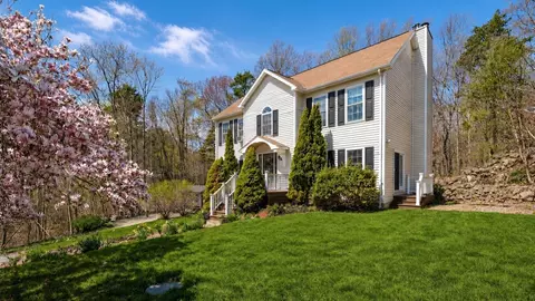25 Magnolia Ave, Manchester, MA 01944
