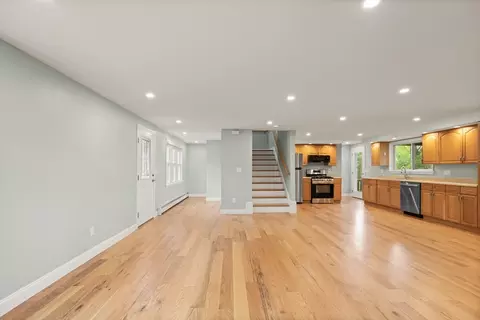 Living - 5 Brooks Rd # R, Gloucester, MA 01930 photo 4 of 5