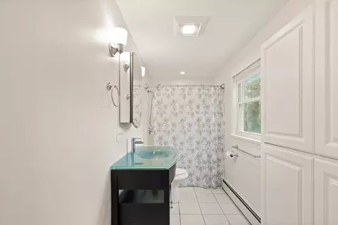 Bath - 5 Brooks Rd # R, Gloucester, MA 01930 photo 3 of 3