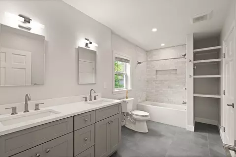 Bath - 5 Brooks Rd # R, Gloucester, MA 01930 photo 2 of 3
