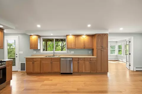 Kitchen - 5 Brooks Rd # R, Gloucester, MA 01930 photo 1 of 2